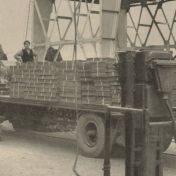 Kenteken: A 11956; Studebaker met Zwalve aanhanger,  foto: "Het Noorden in Woord en Beeld" 21-04-1939