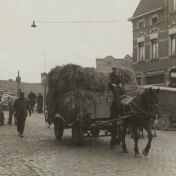 Kenteken: A 23237; Ford A, Groningen, Bontebrug, foto: H. E. Boonstra