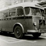 Kenteken: A 38045; Crossley-Verheul, Kerkstraat Veendam, 16-02-1954, foto: collectie Veenkoloniaal Museum (vm 7.3 Po On 23)