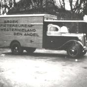 Kenteken: A 14999; Bulthuis bij garage Bakker in Mensingeweer, foto: archief W. Mollema
