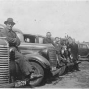 Kenteken: A 29759; Chevrolet vrachtwagen met verduisterde koplampen, ca. 1940, foto: <a href='https://www.facebook.com/people/Oud-Bedum/100070047341508/' target='_blank'>Facebook Oud Bedum</a>