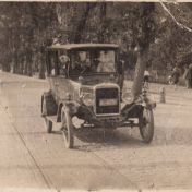 Kenteken: A 4251; Overland Sedan, Rijksstraatweg Haren-Glimmen jaren ca. 1923, foto: J. A. Leenes