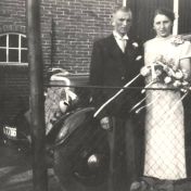 Kenteken: A 7766; Ford, Huwelijk G. Smid, ca. 1937, foto: G. Vegter