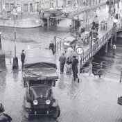 Kenteken: A 22139; Chevrolet bij de Vlietsterbrug in Leeuwarden, foto: <a href='https://nl-nl.facebook.com/meneerkiestra' target='_blank'>facebookpagina Evangelist Egbert Kiestra</a>