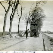 Kenteken: A 1890; Wegaanleg Bedum 16-03-1925. Foto uit fotoalbum Prov. Waterstaat (2544-3226)