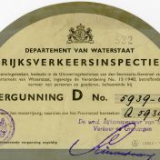 Kenteken: A 5939; Herkenningsteken behorend bij vergunning Duitse Weermacht, foto: H.J. Dijkhuizen