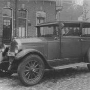 Kenteken: A 2279; Piet Heinstraat Groningen: Buick auto met radioinstallatie van politiearts S.B. Nathans, 1930. (1785-17389)
