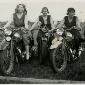 Kenteken: A 1219; Geheel links op de Calthorpe, Catrijn Abels, ca. 1930, foto: S. Abels