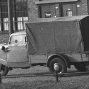 Kenteken: A 43023; Tempo, Groningen, Oosterhamrikkade, 1952, foto: uitsnede 2248-3204.jpg; Fotograaf: Fotobedrijf Piet Boonstra