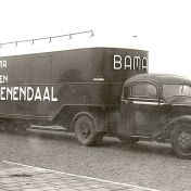Kenteken: A 20595; Volvo met Zwalve trailer, foto: archief W. Mollema