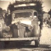 Kenteken: A 25493; Ford, foto: collectie <a href='http://www.transportnostalgie.punt.nl/' target='_blank'>transportnostalgie.punt.nl</a>