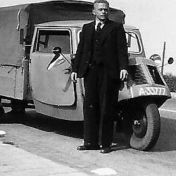 Kenteken: A 33777; De Tempo Matador ventwagen van Pieter Punter, foto: F.A.M. Feimann