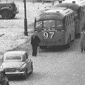 Kenteken: A 27603; Dodge, Groningen, Damsterdiep, 1952, foto: uitsnede 2248-3109.jpg; Fotograaf: Fotobedrijf Piet Boonstra