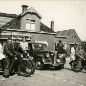 Kenteken: A 1014; Motoren A-26302 en A-35570, de Renault Primaquattre A-1014, en motor met kenteken A-35375, ca. 1947, foto: J Nagel