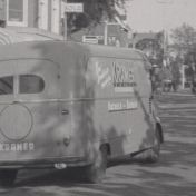 Kenteken: A 28214; Tempo Matador met nieuw kenteken, foto: still uit de film "Kanaalstreek 1955", G. Molenaar, A.C.F.O., 1955, coll. GrA (2209-1730)