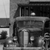 Kenteken: A 31014; Dodge vrachtauto op het terrein van melkfabriek de Ommelanden, foto: S. Muller