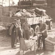 Kenteken: A 27198; Groningen, Herestraat, 1947, foto: H. E. Boonstra