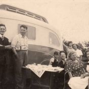 Kenteken: A 39190; Bermtourisme met de Camper, ca. 1947, foto: J. A. Leenes