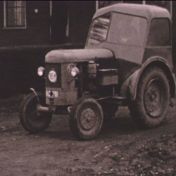 Kenteken: A 2711; Ferguson,  foto: Still uit GAVA-film AV7018