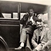 Kenteken: A 18246; Geert Boelens en Hubertus Martinus Rekker bij de Chevrolet, gehuurd voor een dag uit naar Harderwijk, 1937, foto: J. Hospers