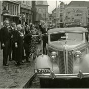 Kenteken: A 7705; Buick Roadmaster, Groningen, Grote Markt, 26-07-1937 (2138-9830)