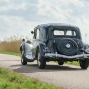 Kenteken: A 1568; Citroën Traction Avant met nieuw kenteken, foto: <a href='https://2cvgarage.nl/' target='_blank'>website 2cvgarage</a>