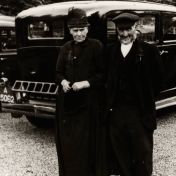 Kenteken: A 25062; Appingedam: Klaas Wieringa en Aaltje Vogel ca. 1935 (818-19985)