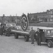 Kenteken: A 771; Willys Jeep bij het wagenpark van Grony Staal, Groningen, Oosterhamrikkade, 1951 (2248-2272); Fotograaf: Fotobedrijf Piet Boonstra