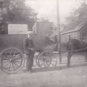 Kenteken: A 12917; Oom Willem met paard en wagen, foto: K. Geut