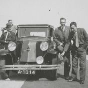 Kenteken: A 1014; Renault Monastella met H. Nagel, Arie Nagel, Ernst Nagel en onbekende, ca. 1935, foto: E. Nagel