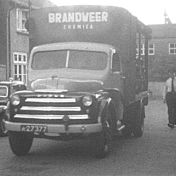Kenteken: A 27377; Dodge, foto: Still uit GAVA-film AV2801