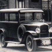 Kenteken: A 2606; Peugeot, uitsnede foto A. Koning