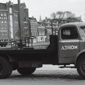 Kenteken: A 39811; Bedford, Groningen, 1955, foto: uitsnede 2248-5206.jpg; Fotograaf: Fotobedrijf Piet Boonstra