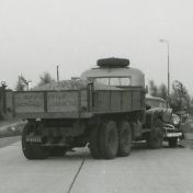 Kenteken: A 43535; GMC, uitsnede foto Veenkoloniaal Museum
