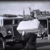 Kenteken: A 30189; Chevrolet, Bodenterrein 1950, foto: Still uit GAVA-film AV1313