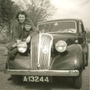 Kenteken: A 13244; I.Nagel-Bakker en zoon W.H.Nagel, bij de Standard Flying Nine, ca. 1947, foto: J. Nagel