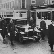 Kenteken: A 7353; Hudson, Haren, Rijksstraatweg, 1935 (818-6678)
