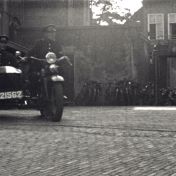 Kenteken: A 21562; Harley Davidson, foto: still uit "Verkeersfilm", C. van der Mei, 1934, coll. GrA (2209-0176)
