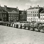 Kenteken: A 47288; Wagenpark Zieken Transport Maatschappij, Ossemarkt Groningen ca. 1949, foto: J. H. Blaauw