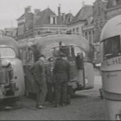 Kenteken: A 9224; Ford op het Zuiderdiep, 1941, foto: still uit de film "Groningen in oorlogstijd 1940-1945", J.W. van Dam, coll. GrA. (2209-AV0119)