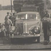 Kenteken: A 2070; Opel Kapitän, foto: Still uit GAVA-film AV7687, 1946