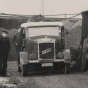 Kenteken: A 13721; VOMAG, uitsnede foto CHC Oldambt