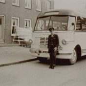 Kenteken: A 36240; De Kromhoutbus met nieuw kenteken, foto: H. Zeeman