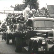 Kenteken: A 19567; Ford, foto: Still uit GAVA-film AV0002
