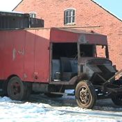 Kenteken: A 35918; Austin K2, Bellenwagen, foto: Still uit RTV Noord reportage d.d. 24-01-2016
