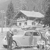 Kenteken: A 8830; Mercedes, foto: still uit AV9526, collectie Groninger Archieven