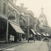 Kenteken: A 2023; Ford, Langestraat Winschoten ca. 1930, foto: <a href='https://nl-nl.facebook.com/Vissersdijk-History-Winschoten-583770398339545/' target='_blank'>facebookpagina vissersdijk history</a>