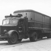 Kenteken: A 2654; Mercedes,  foto: Tresoar, Verzameling Ver. Friesland 1940-1945