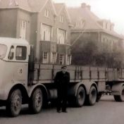Kenteken: A 41531; AEC met chauffeur Nijdam uit Haren, foto: K. Snijder