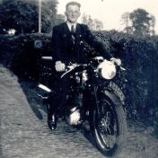 Kenteken: A 23523; Jan Heikens op de TWN motor, ca. 1938, foto: C. Luring